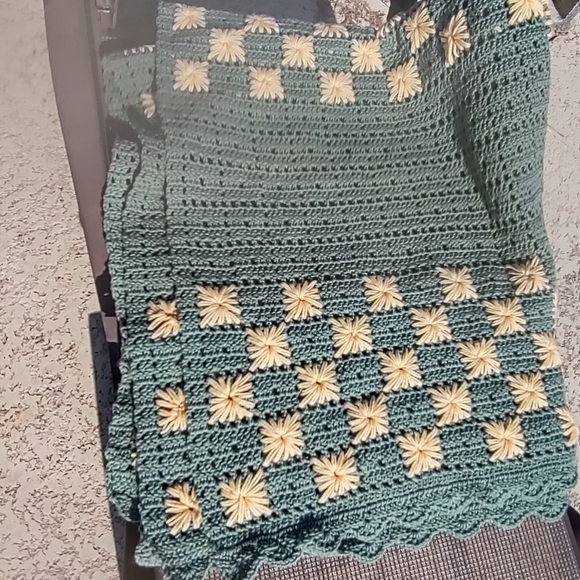 Vtg handmade blanket 59*64 - Picture 1 of 7